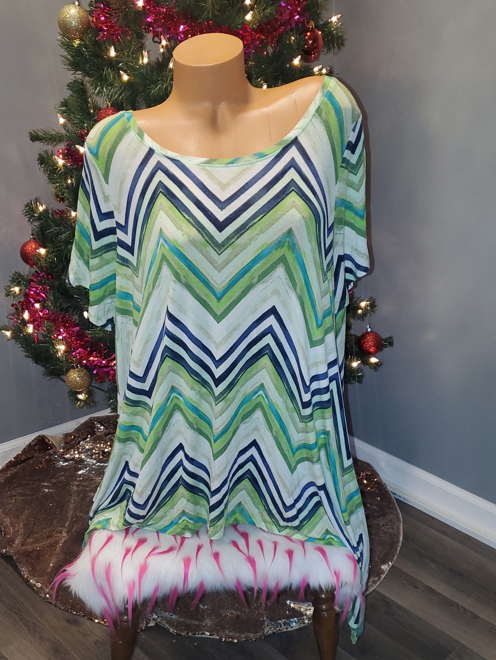 a.n.a Green & Navy Chevron Scoop-Neck Tunic Sharkbite Hem 1X